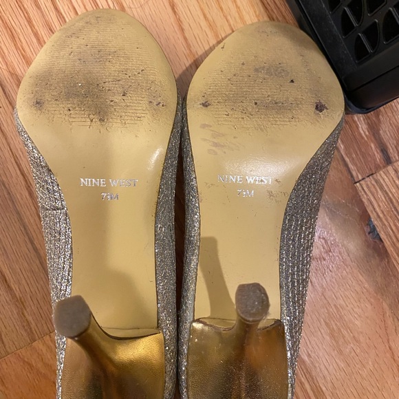 Nine West silvery gold, glittery Heels - Picture 4 of 6
